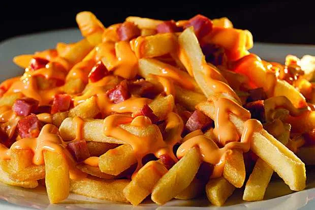 No restaurante Office Gourmet, em Niterói, há duas opções de dar água na boca: no sanduíche ‘Beirute’ de carne ou frango ou na farta porção de ‘fritas’, acompanhada de queijo e bacon