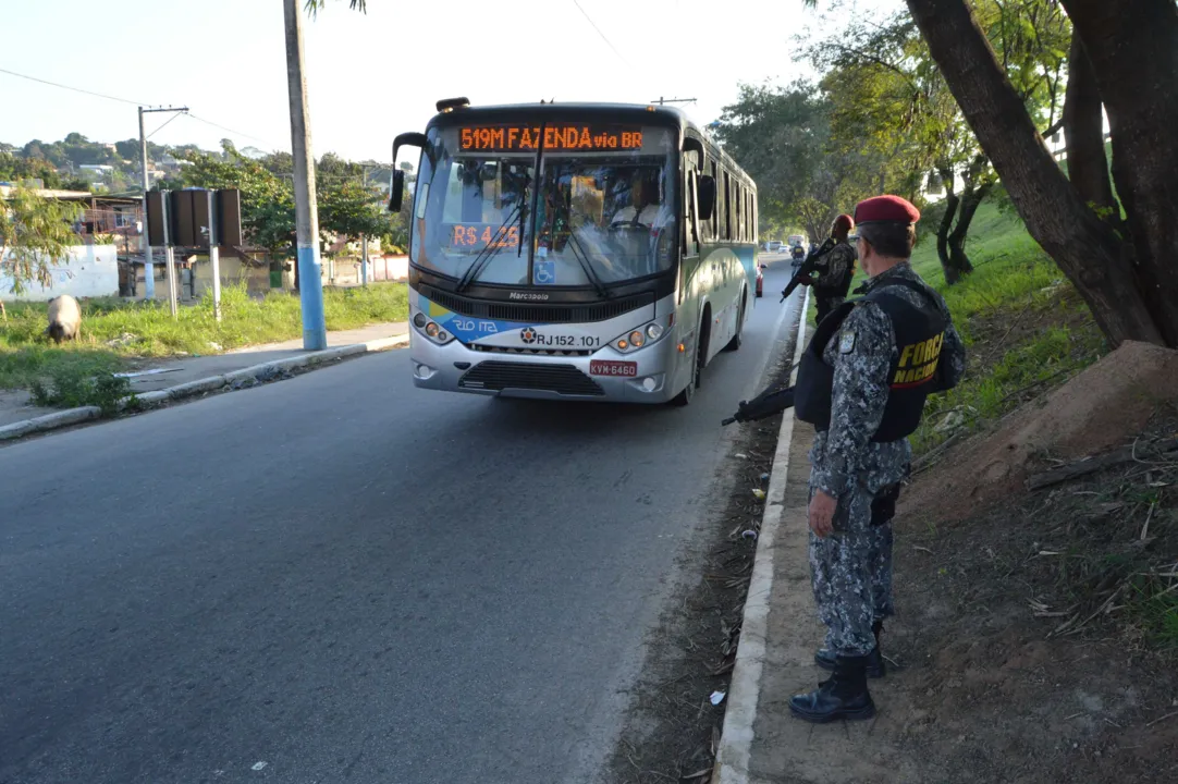 Agentes realizaram ontem abordagens nos acessos à BR-101