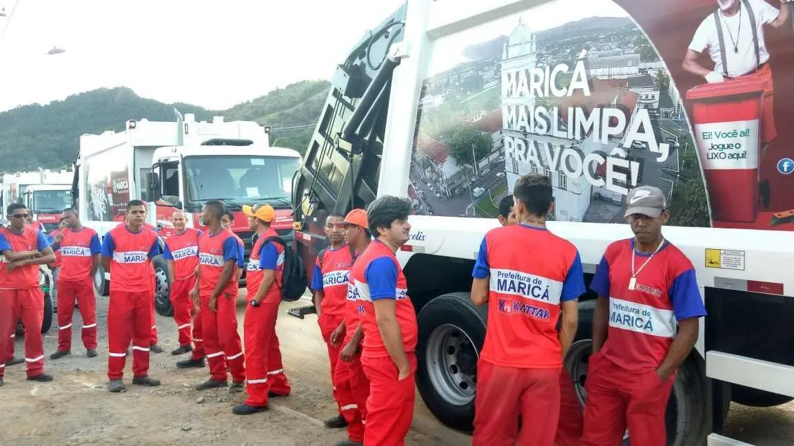 Onze novos caminhões farão a coleta de lixo nos bairros