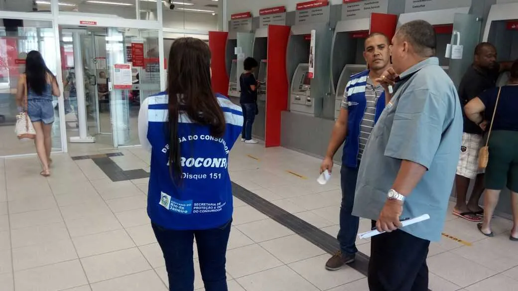 Imagem ilustrativa da imagem Procon Estadual notifica quatro agências bancárias em Maricá