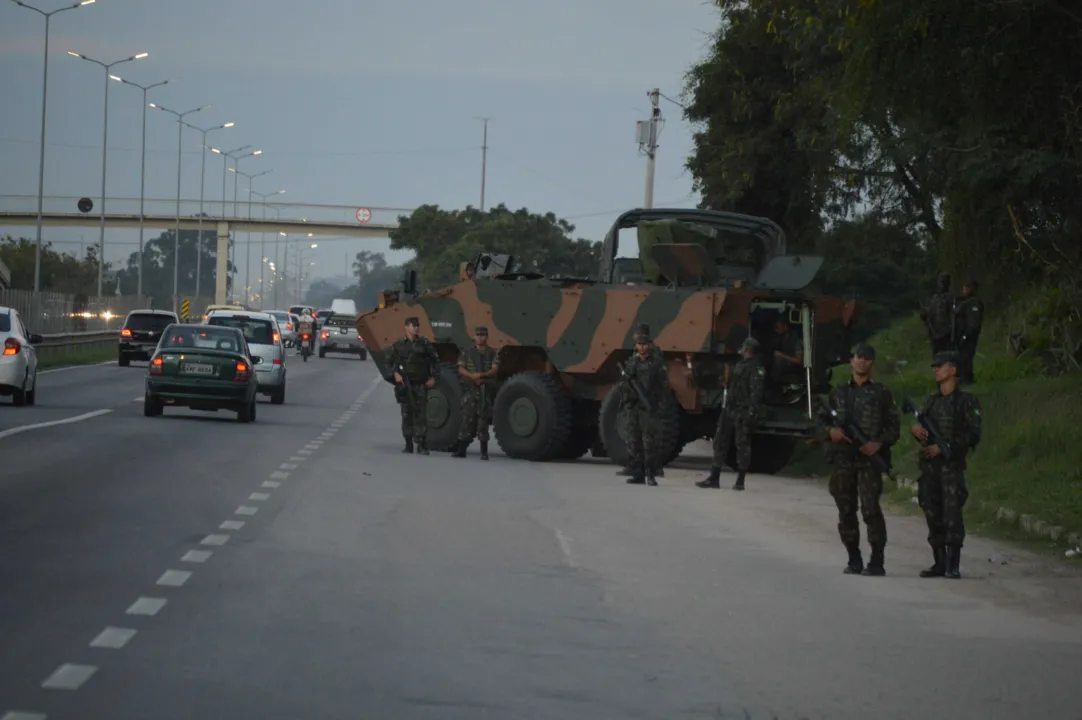 Imagem ilustrativa da imagem Exército já patrulha ruas de São Gonçalo e Niterói