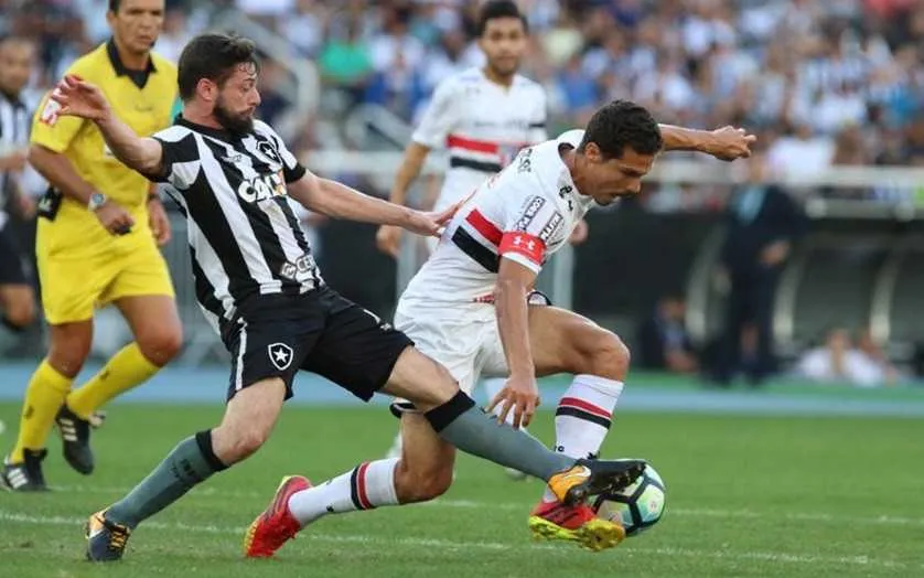 Imagem ilustrativa da imagem Botafogo domina mas acaba derrotado pelo São Paulo