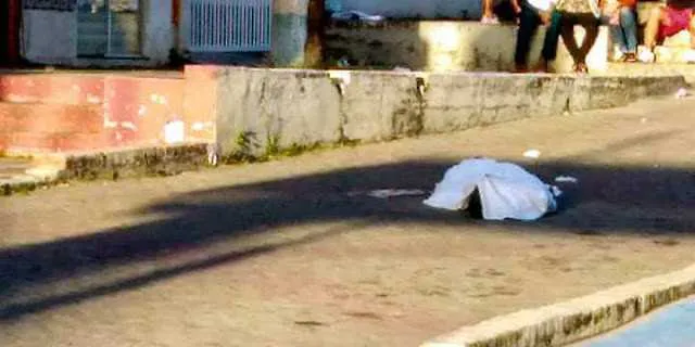Corpos de Filipe Nascimento de Souza, de 21 anos, e de Cássio Dias Rodrigues, de 20, foram encontrados, com marcas de tiros