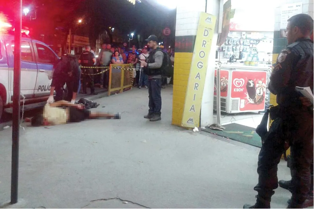Acusado e outros quatro homens trocaram tiros com PMs na Alameda São Boaventura, no Fonseca