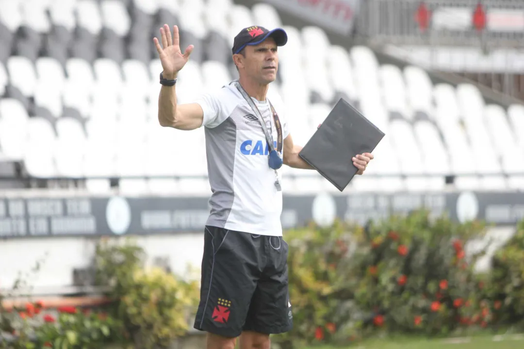 Técnico Milton Mendes espera jogo diferente diante do Cruzeiro, hoje à noite, em Volta Redonda