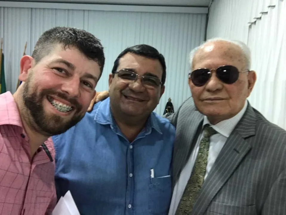 Vereador, prefeito e secretário fizeram reunião ontem