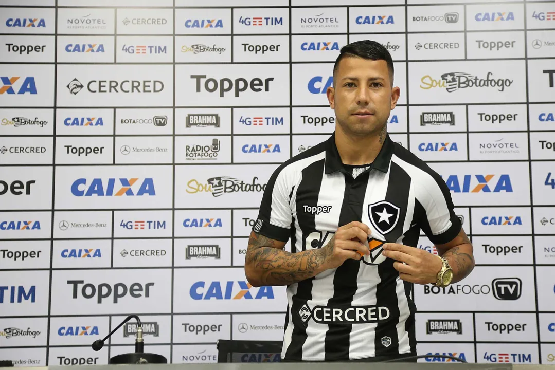 Meia estreou nesta quarta-feira, contra o Palmeiras, e participou da jogada do gol de Pimpão