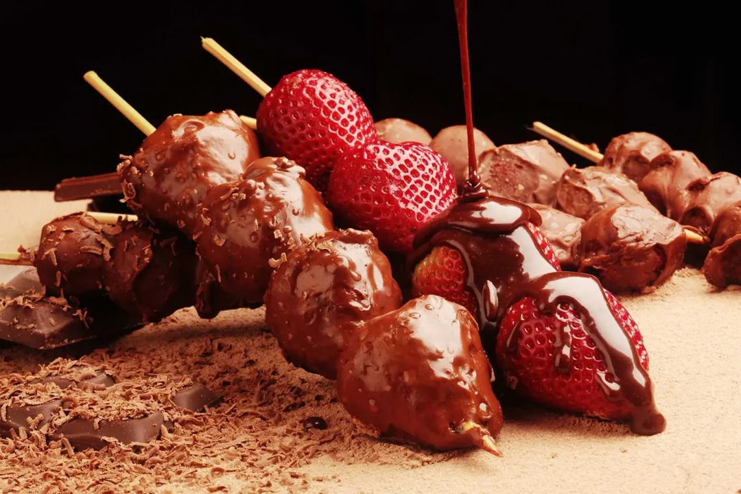 Espetto Carioca espetto de morango com chocolate