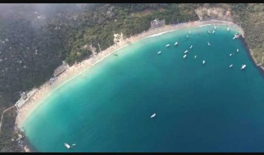 Fiscalização foi intensificada para impedir a circulação de barcos próximo à faixa de areia