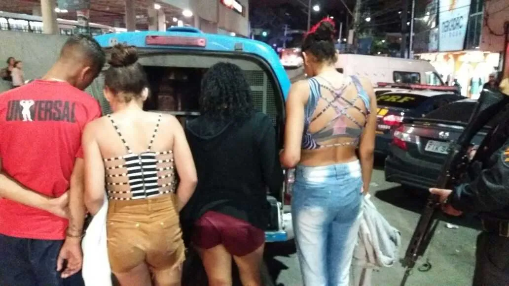 Jovem de 22 anos estava com três menores de idade na Rua Marins Sarazete, na Caroba