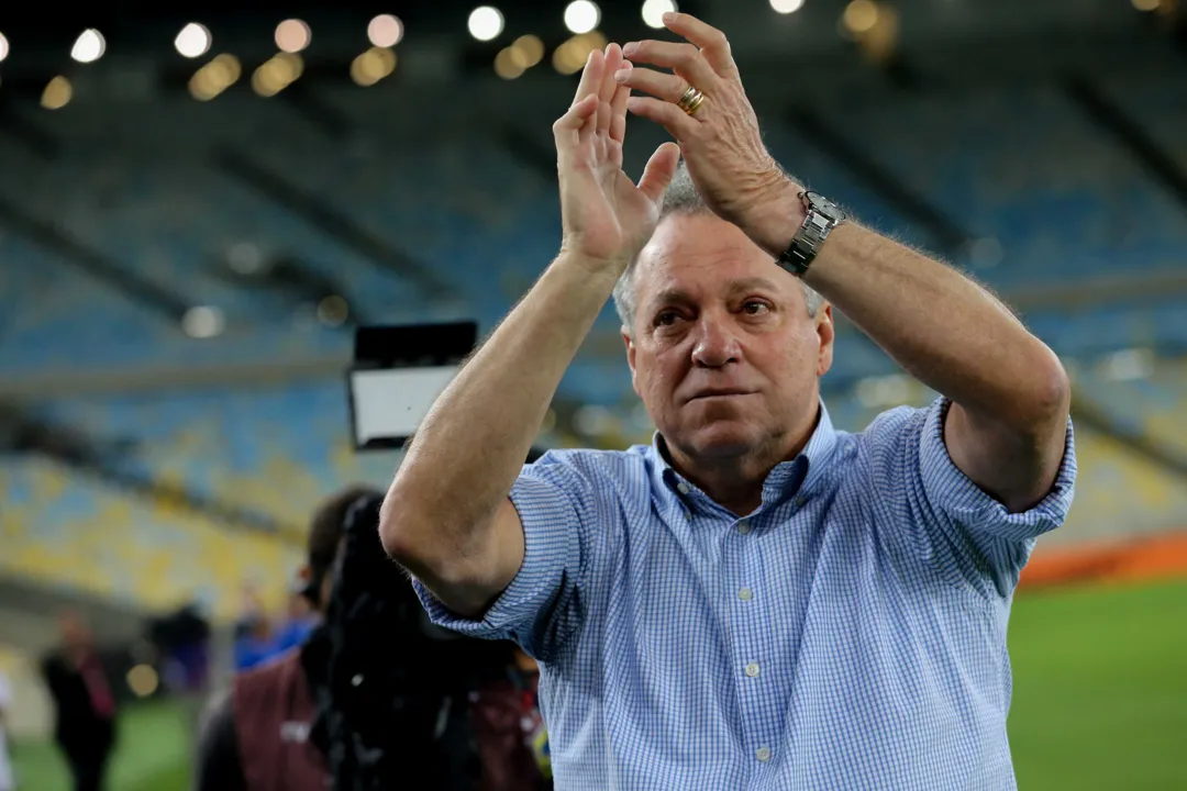 A torcida do Fluminense fez linda homenagem ao treinador