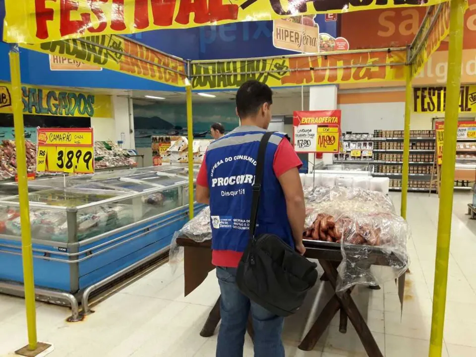 Foram descartados 96 quilos de alimentos do Extra