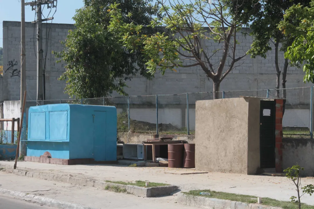 Proprietário de trailer inaugurou banheiro em local público. 