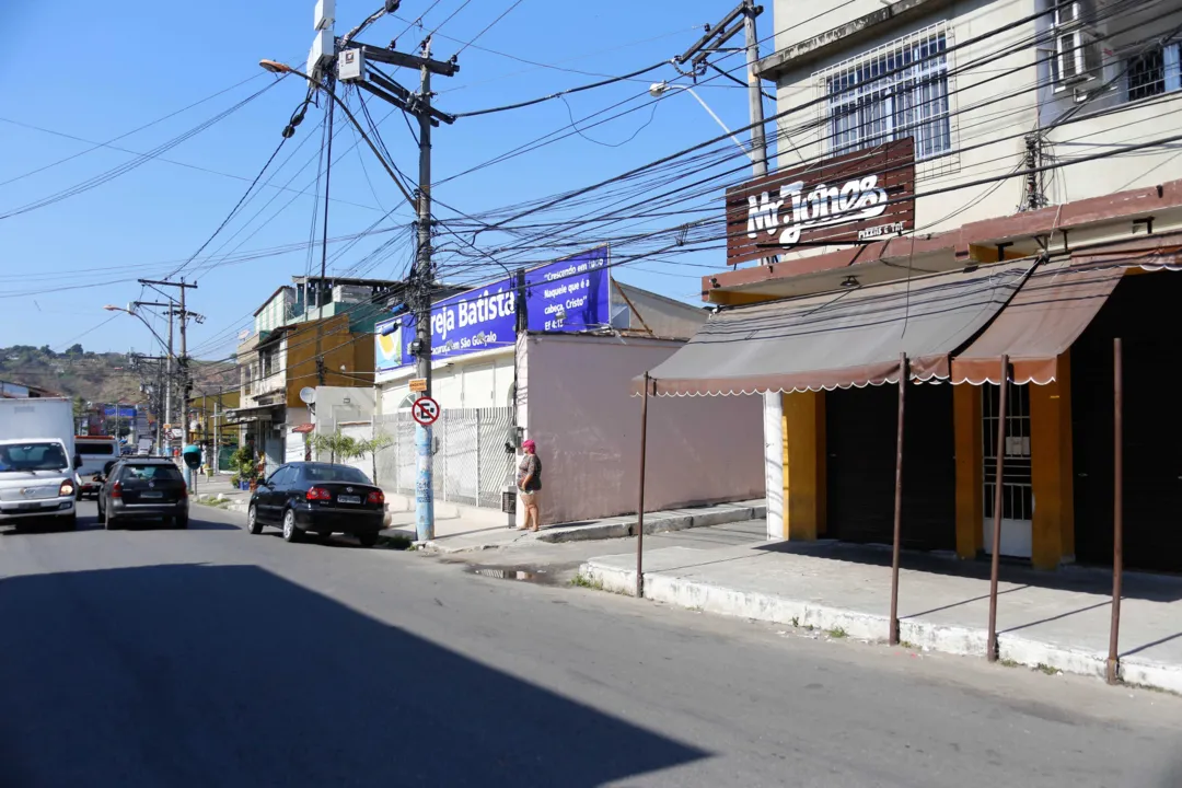 Idosa foi baleada após sair da Igreja Asssembleia de Deus do Betel, na Rua Dr. Nilo Peçanha, em São Miguel. Um dos tiros perfurou a parede de casa próxima
