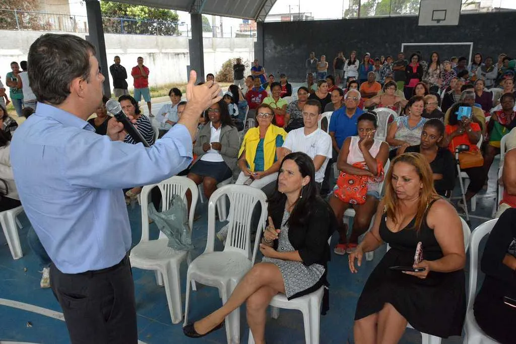 Prefeito de Itaboraí se reúne com moradores de Itambi