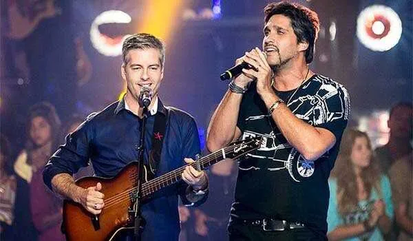 A dupla sertaneja é atração amanhã, a partir das 23h.