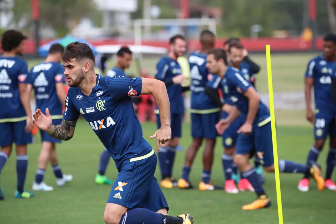 Substituto de Guerreiro, que segue lesionado, Felipe Vizeu é a esperança de gol do Flamengo