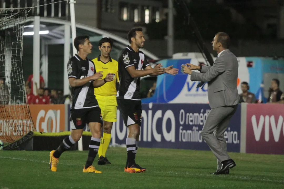 Treinador e jogador conversaram antes da reintegração de Nenê