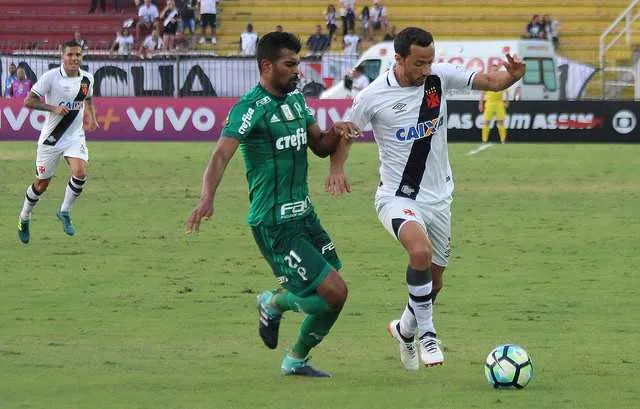 Nenê voltou a jogar e deu passe para o gol de Manga Escobar