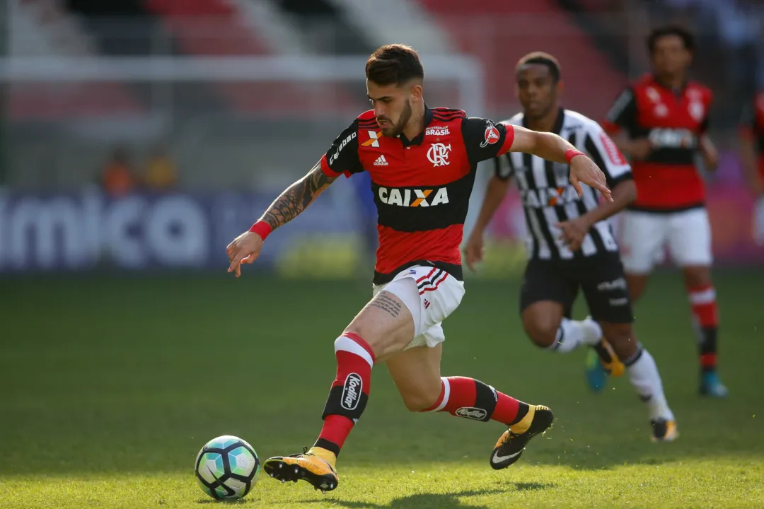 Substituto de Guerrero, Vizeu lutou mas não conseguiu marcar para o Flamengo, em Minas Gerais