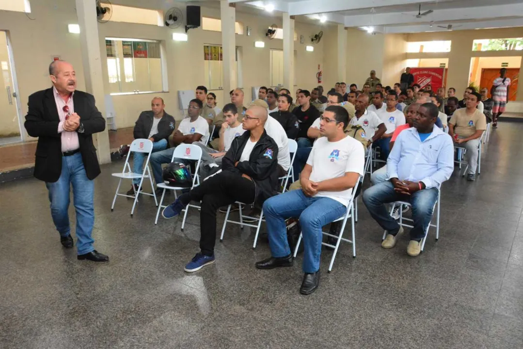 Luiz Alberto Mendonça fez reunião com guardas municipais para falar sobre suas metas.