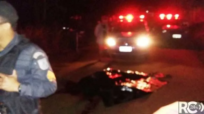 Policiais do 25° BPM (Cabo Frio) fazem a guarda do corpo de Jaqueline em São Pedro da Aldeia