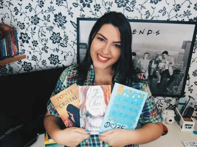 Uma boa oportunidade de estar mais próximo de jovens escritores acontece na próxima terça (22), às 15h, no Memorial Roberto Silveira, em Niterói, em comemoração ao “Dia Internacional da Juventude”. Em um gostoso bate-papo sobre internet e literatura, estarão presentes as escritoras Tathi Machado, Carol Estrella, Chris Salles, Iris Figueiredo e Beatrice Barros para falar sobre plataformas digitais, blogs literários, resenhas e, claro, divulgarem suas obras.