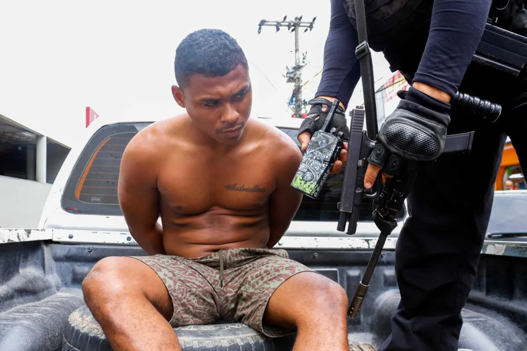 De acordo com os policiais, ‘Viny’ estava gerenciando a venda de drogas do Morro da Alma
