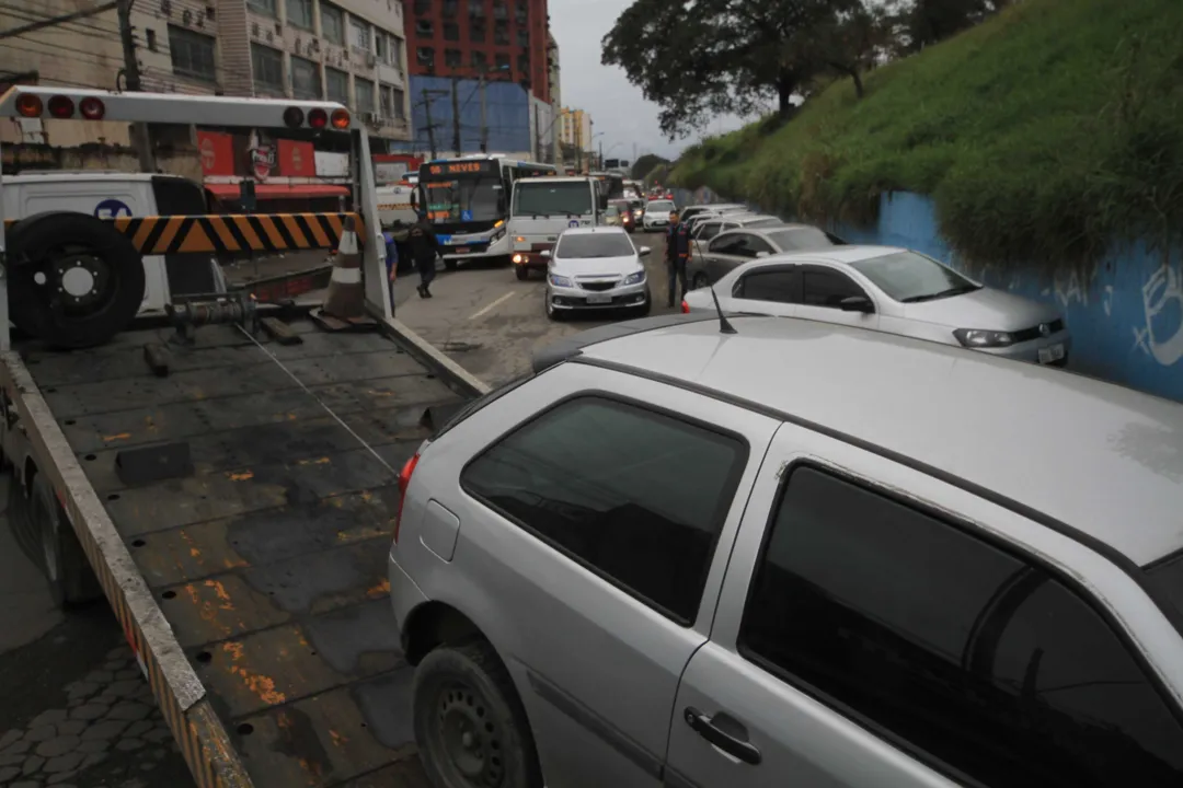 Em Alcântara, veículos foram rebocados na manhã de ontem