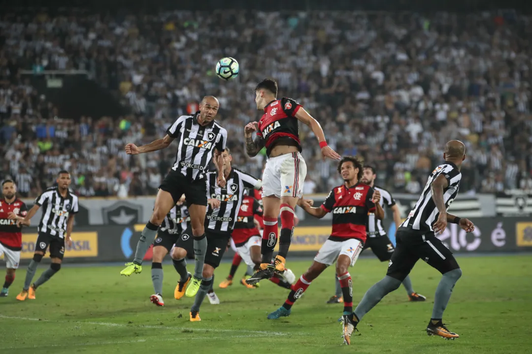 No jogo de ida, no ‘Niltão’, o placar foi 0 a 0. Novo empate sem gols, o jogo vai para os pênaltis