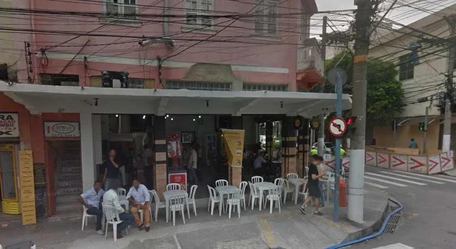 Imagem ilustrativa da imagem Ladrões se passam por mendigos e roubam bar no centro de Niterói