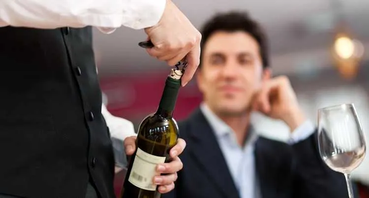 Em São Gonçalo, o maior número de postos de trabalho oferecidos é para a função de garçom