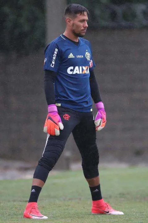 Diego Alves será titular hoje