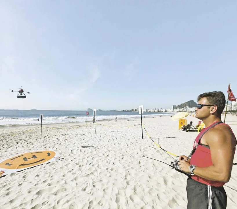 Bombeiros fluminenses utilizam drones para garantir a prevenção de afogamentos e realizar a busca de vítimas nas praias da orla do Rio.