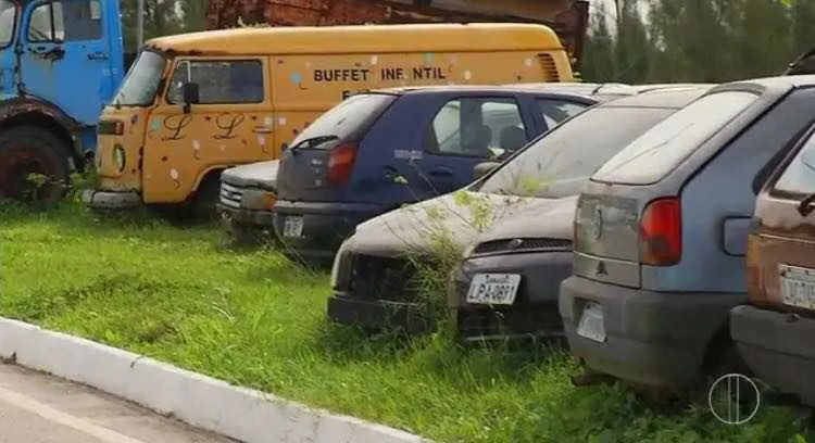 A Prefeitura entende que o acúmulo de carros e motos no local provocam poluição visual