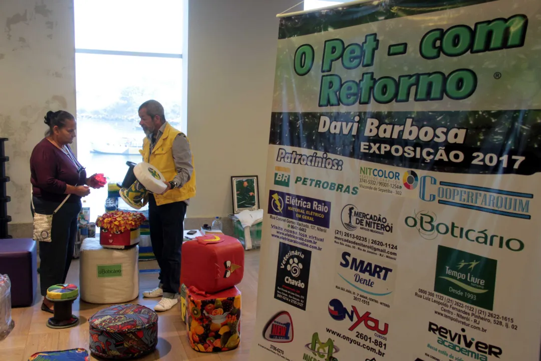 O artista plástico Davi Barbosa produz as peças de 1989.