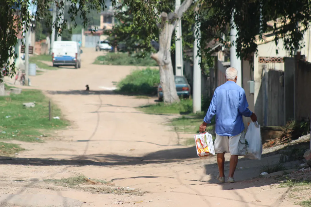 Rua Joaquim Macedo é uma das prejudicadas com a falta de infraestrutura em todo o bairro