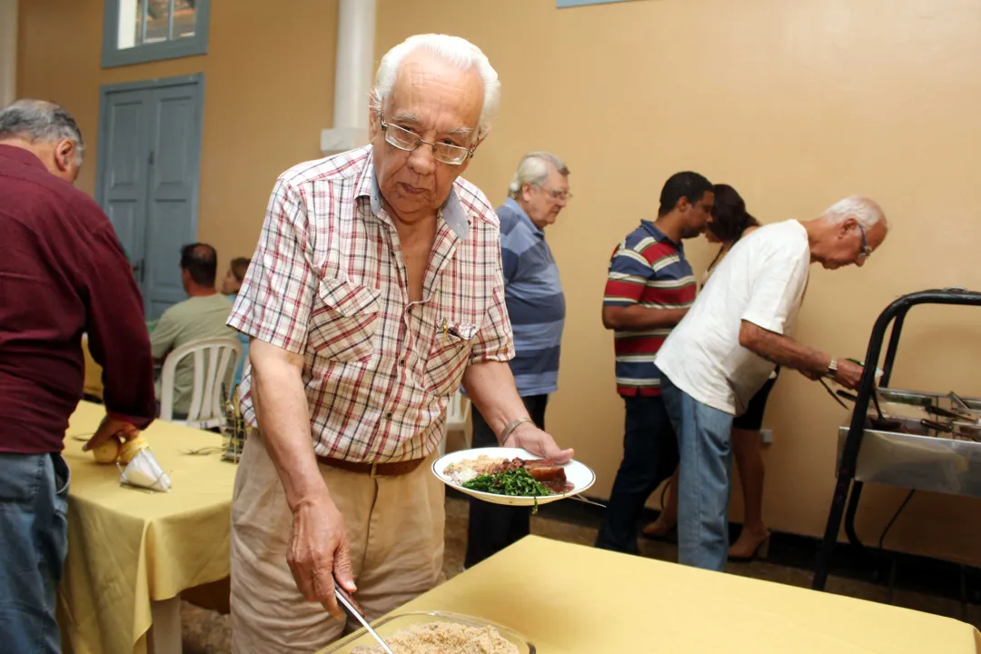 Ontem, instituição realizou mais um almoço para arrecadar fundos