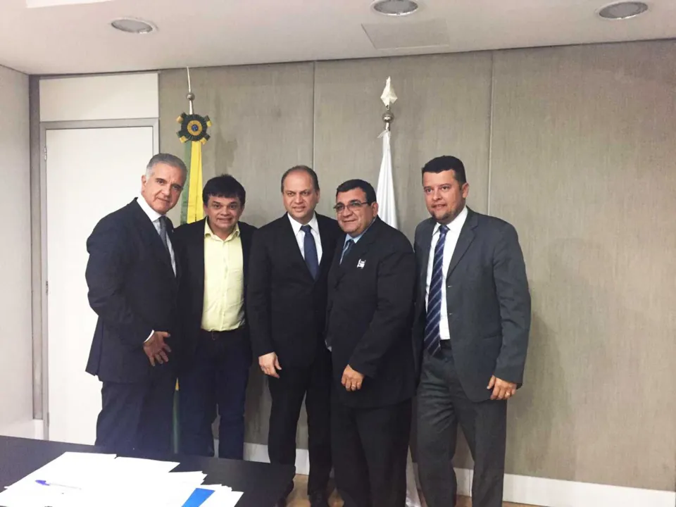 O prefeito de São Gonçalo viajou acompanhado do secretário de Saúde, Dimas Gadelha