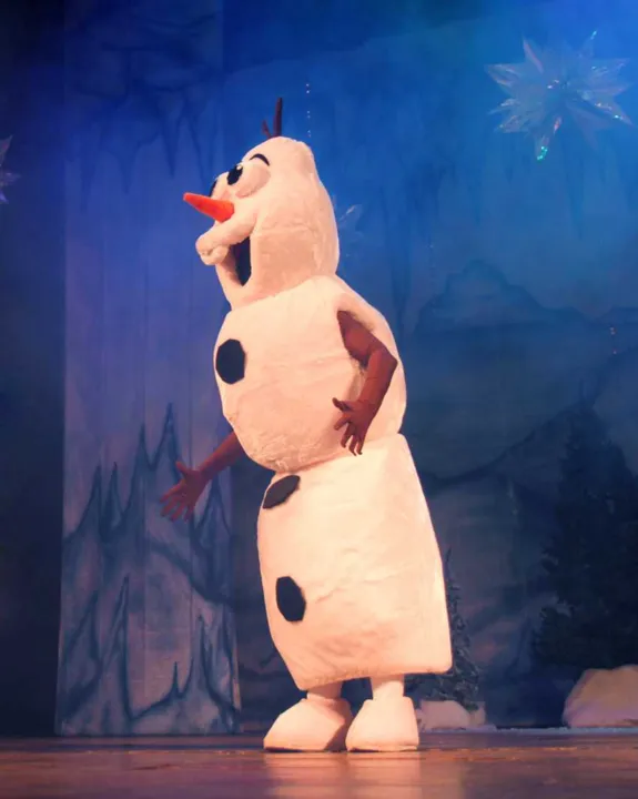 Olaf ganha vida no Pátio.