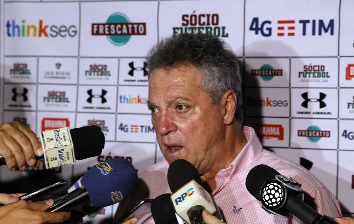 O técnico Abel Braga demostrou toda sua insatisfação com a Primeira Liga e sugeriu mudanças