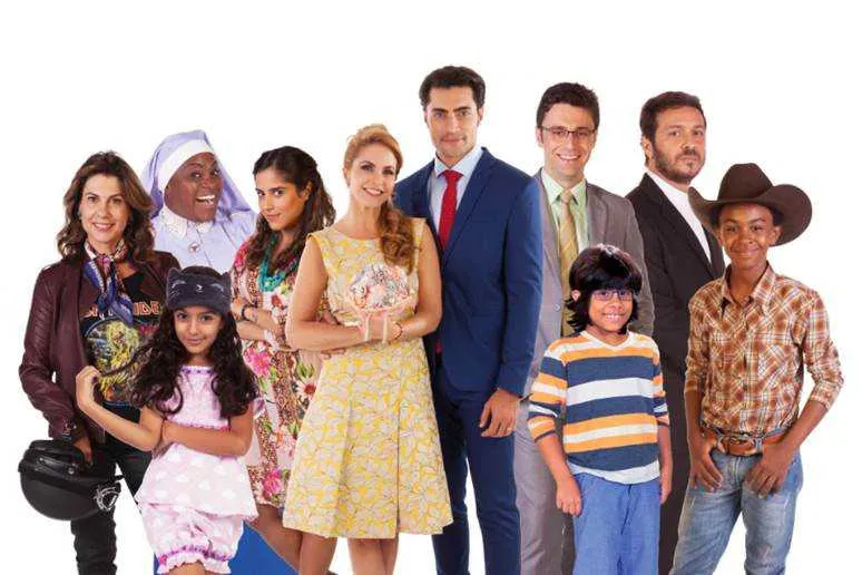 Muita diversão no" Domingo Legal"de amanhã, a partir das 13h. Celso Portiolli recebe, ao vivo, a atriz mexicana Lucero, que interpreta a Tereza  em “Carinha de Anjo”, do SBT. Ela vai participar de um game super divertido junto com o elenco da novela. E a atração continua com o quarto episódio do “Comprar é Bom, Levar é Melhor”. Mais uma família vai levar uma quantia em dinheiro será distribuída a cada um dos quatro participantes.