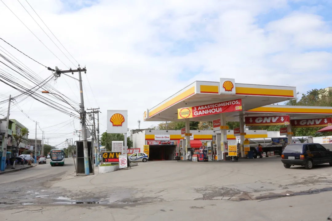 Os criminosos agiram como se conhecessem os hábitos de funcionamento do posto e da loja