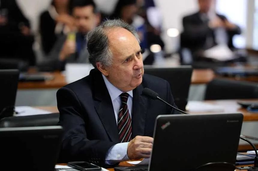 Cristovam Buarque é o autor da lei que vai facilitar o ingresso