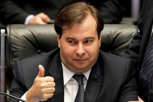 Rodrigo Maia é deputado, mas assumiu presidência interina