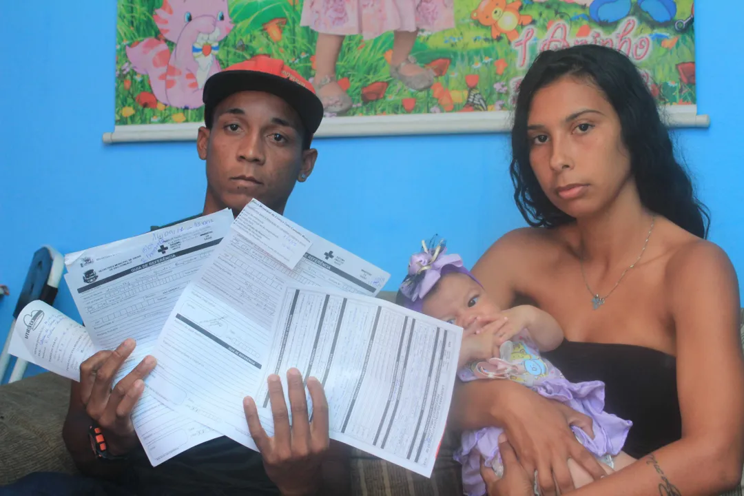 Edson Silva e Patrícia Ferreira estão tentando saber que tipo de problema Emannuely tem