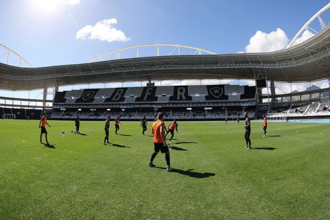 Os titulares do Botafogo participaram de uma atividade, ontem, no campo do ‘Niltão’