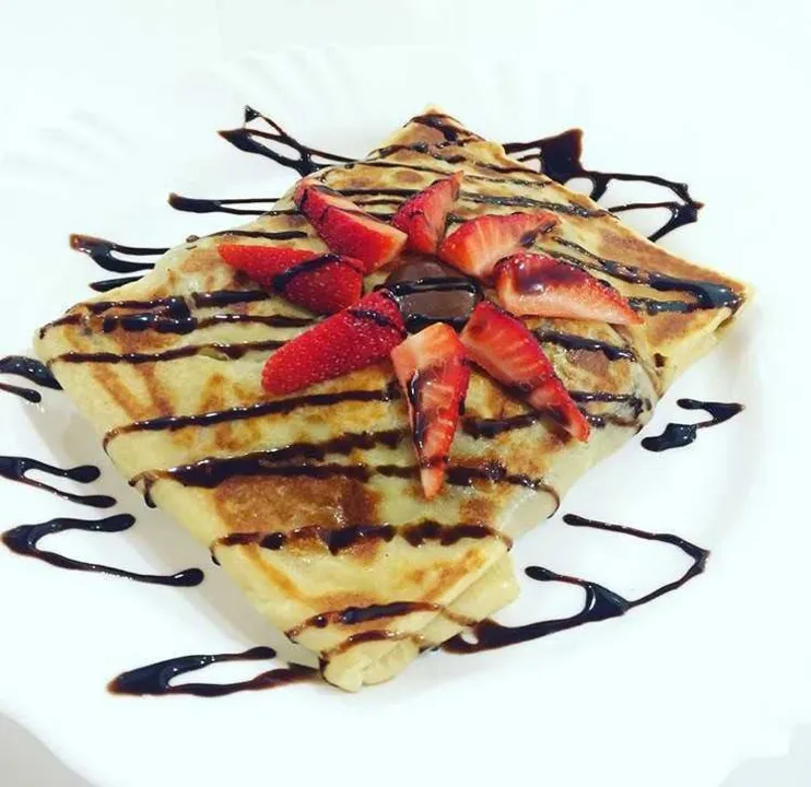 Outras dicas de delícias que também merecem ser experimentadas: crepe (ao lado) de À Mineira Gourmet e waffle (abaixo) do Waffle Store e Cafeteria