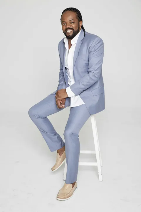 O show será realizado domingo, no campo do Bairro Rosane