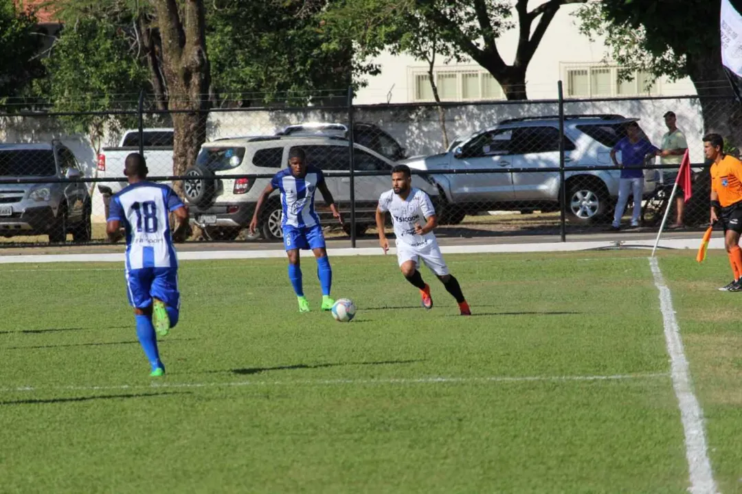 O ‘Azul e Branco’ de São Gonçalo não resistiu ao ritmo de jogo e a pressão do Americano